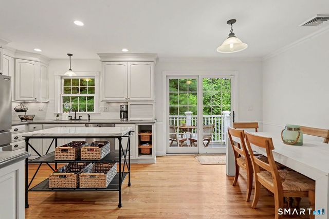 10 Old Field Place, Norwalk, CT 06853