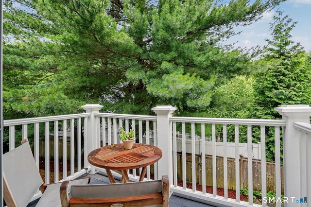 10 Old Field Place, Norwalk, CT 06853
