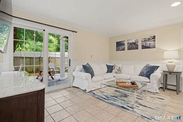 10 Old Field Place, Norwalk, CT 06853