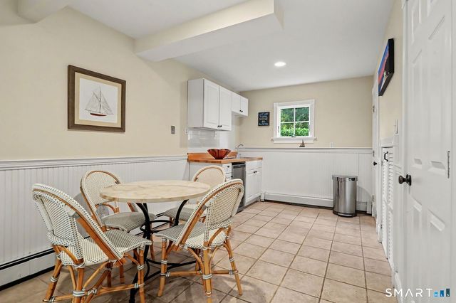 10 Old Field Place, Norwalk, CT 06853