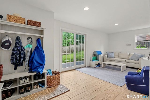 10 Old Field Place, Norwalk, CT 06853