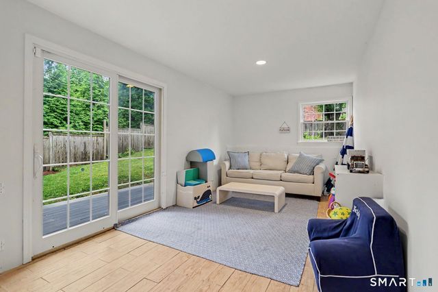 10 Old Field Place, Norwalk, CT 06853