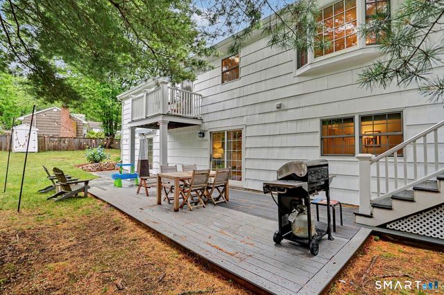 10 Old Field Place, Norwalk, CT 06853
