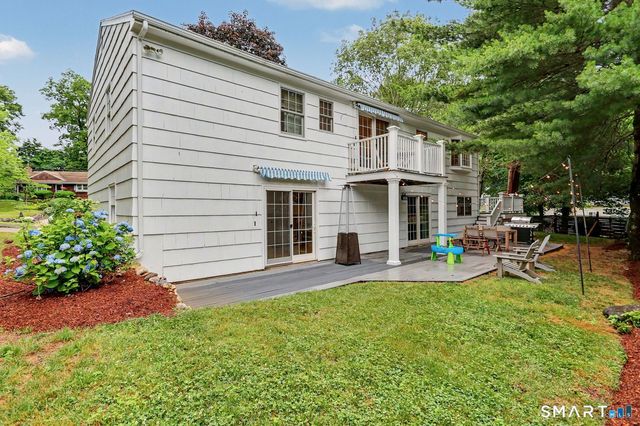 10 Old Field Place, Norwalk, CT 06853