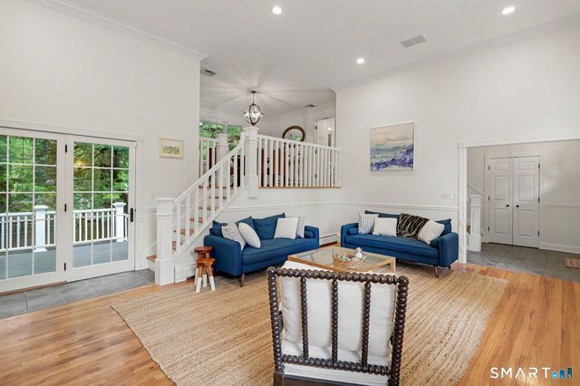 10 Old Field Place, Norwalk, CT 06853