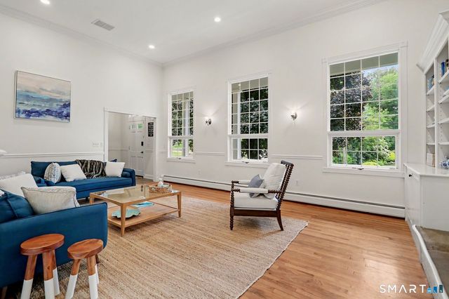 10 Old Field Place, Norwalk, CT 06853