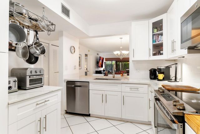 10110 CEDAR POINT Boulevard 104, Boynton Beach, FL 33437