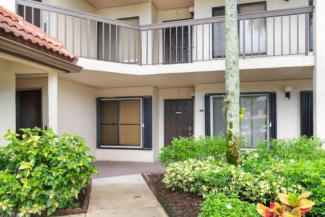 10110 CEDAR POINT Boulevard 104, Boynton Beach, FL 33437