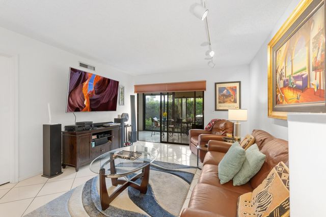 10110 CEDAR POINT Boulevard 104, Boynton Beach, FL 33437