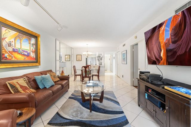 10110 CEDAR POINT Boulevard 104, Boynton Beach, FL 33437