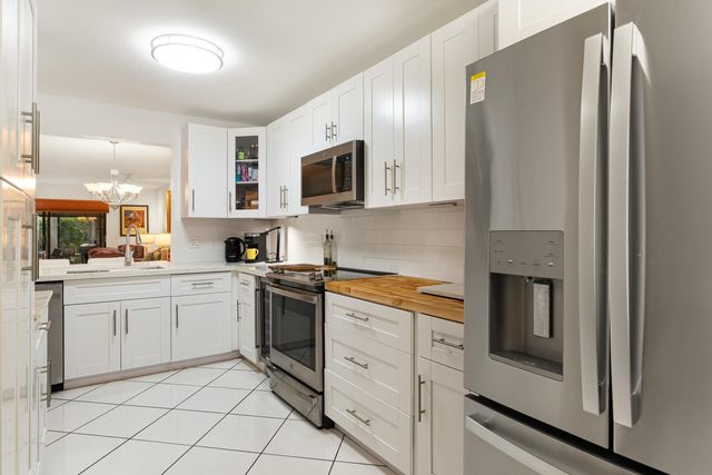 10110 CEDAR POINT Boulevard 104, Boynton Beach, FL 33437