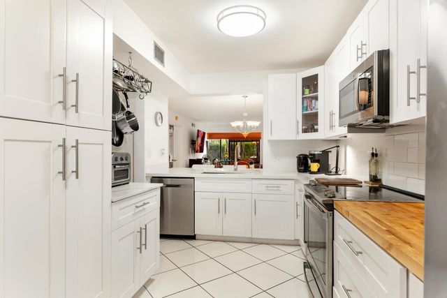 10110 CEDAR POINT Boulevard 104, Boynton Beach, FL 33437