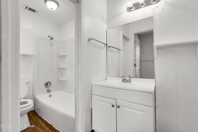 628 E Oak St, Louisville, KY 40203
