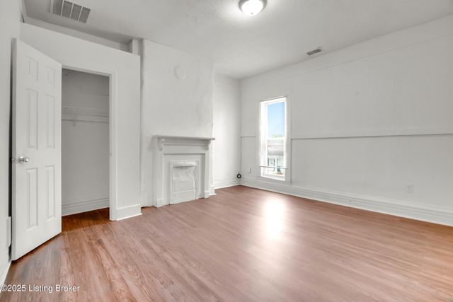 628 E Oak St, Louisville, KY 40203