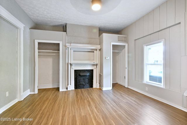 628 E Oak St, Louisville, KY 40203