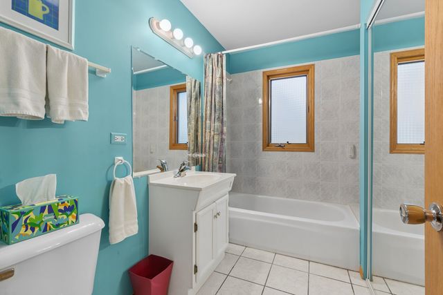 3217 N Paris Avenue, Chicago, IL 60634