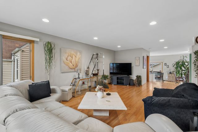 3217 N Paris Avenue, Chicago, IL 60634