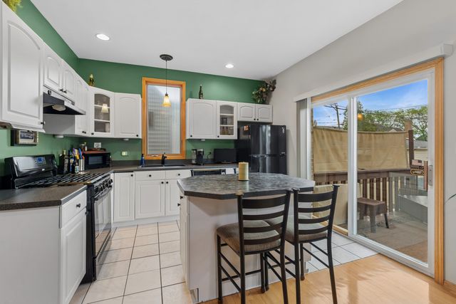 3217 N Paris Avenue, Chicago, IL 60634