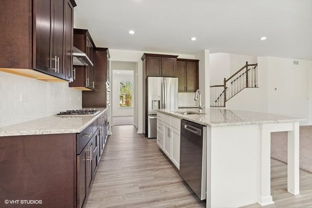 239 Stonington Drive, Bloomingdale, IL 60108