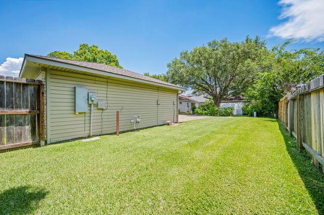 12107 Brighton Lane, Stafford, TX 77477