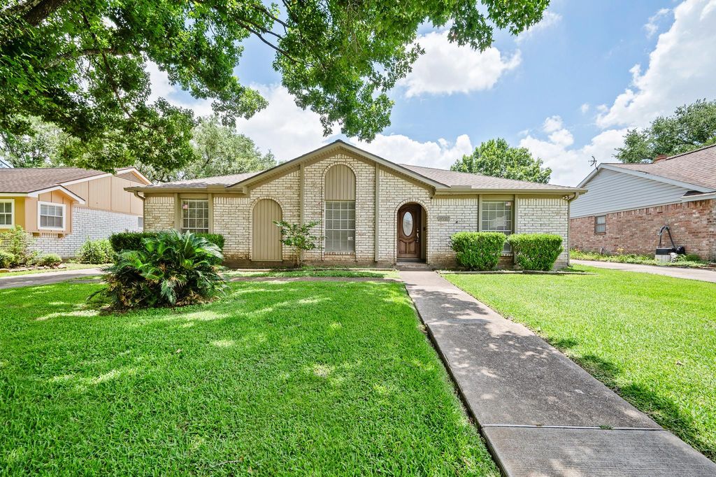 12107 Brighton Lane, Stafford, TX 77477