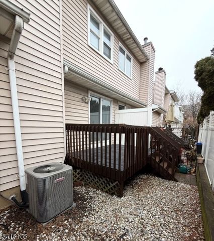 8 Neilson St, New Brunswick City, NJ 08901
