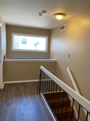 8 Neilson St, New Brunswick City, NJ 08901