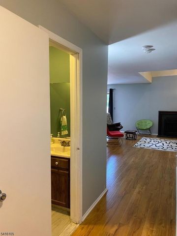 8 Neilson St, New Brunswick City, NJ 08901