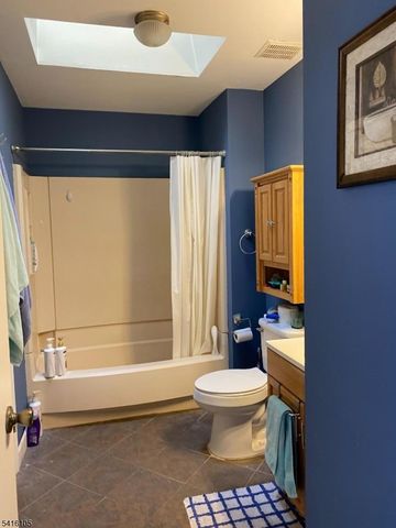 8 Neilson St, New Brunswick City, NJ 08901