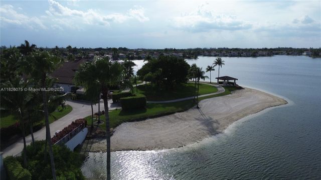 11339 NW 71st St, Doral, FL 33178