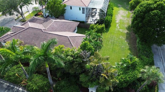 11339 NW 71st St, Doral, FL 33178