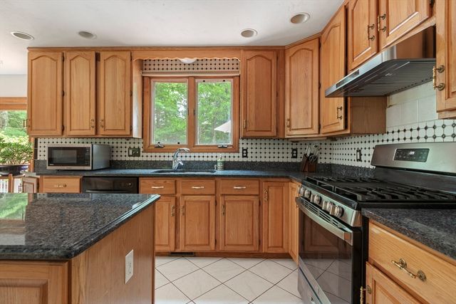 3 Quail Ln, Easton, MA 02334