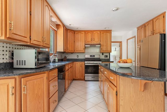 3 Quail Ln, Easton, MA 02334