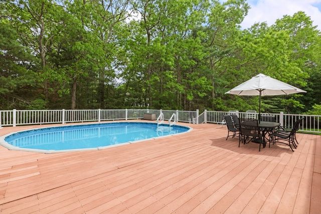 3 Quail Ln, Easton, MA 02334