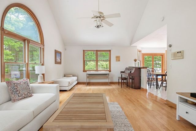 3 Quail Ln, Easton, MA 02334