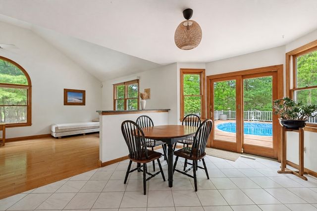 3 Quail Ln, Easton, MA 02334