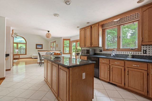 3 Quail Ln, Easton, MA 02334