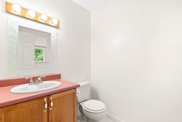 20 Hillcrest Ave, Dracut, MA 01826