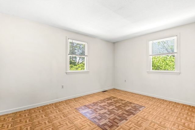 20 Hillcrest Ave, Dracut, MA 01826