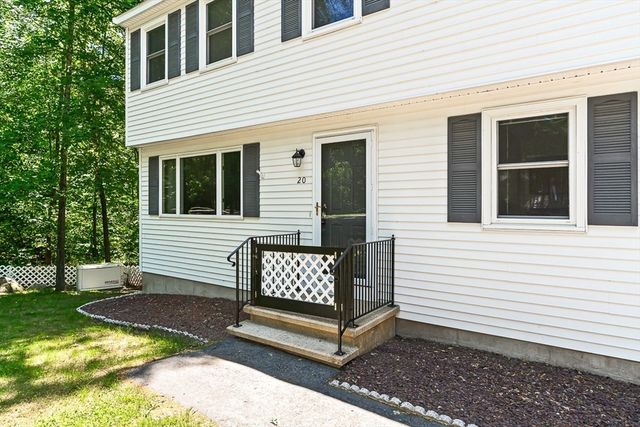20 Hillcrest Ave, Dracut, MA 01826