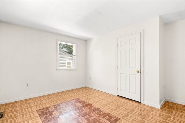 20 Hillcrest Ave, Dracut, MA 01826