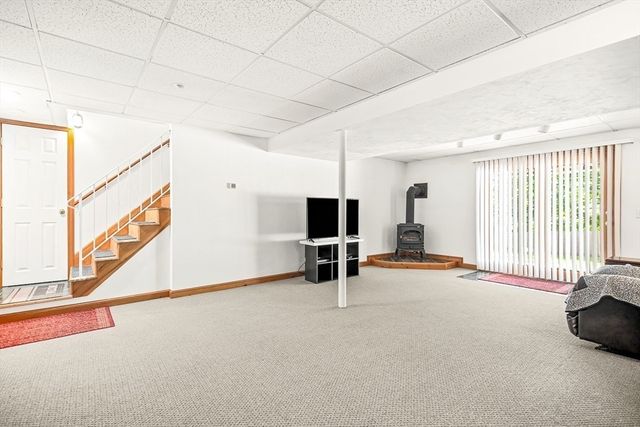 20 Hillcrest Ave, Dracut, MA 01826