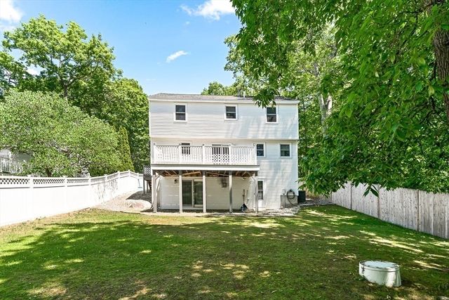 20 Hillcrest Ave, Dracut, MA 01826