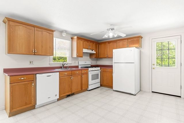 20 Hillcrest Ave, Dracut, MA 01826