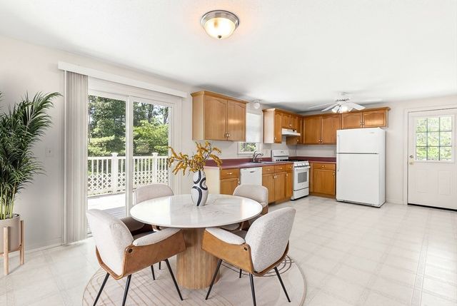 20 Hillcrest Ave, Dracut, MA 01826