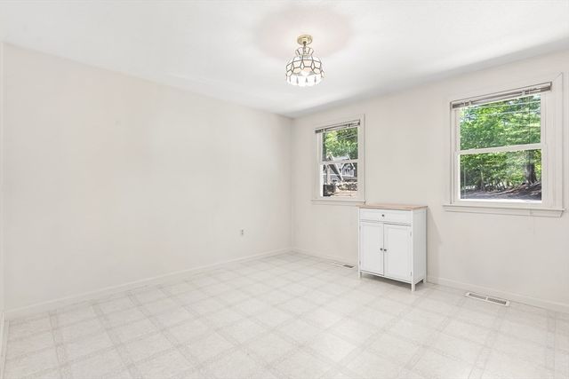 20 Hillcrest Ave, Dracut, MA 01826