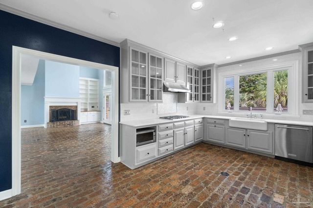 1902 E Strong St, Pensacola, FL 32501