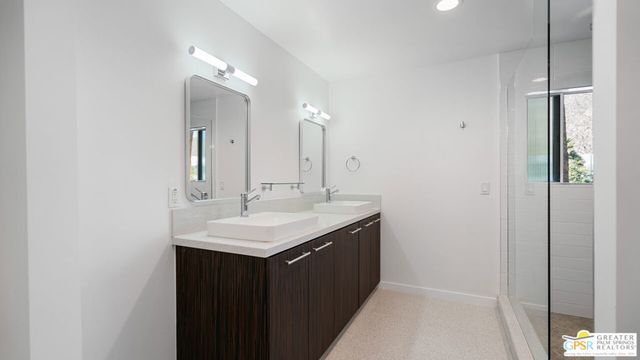 588 E San Lorenzo Road 201, Palm Springs, CA 92264