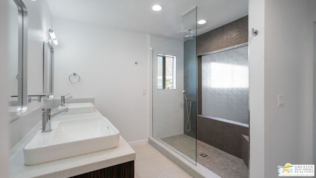 588 E San Lorenzo Road 201, Palm Springs, CA 92264