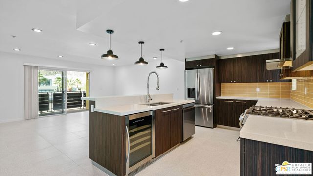 588 E San Lorenzo Road 201, Palm Springs, CA 92264